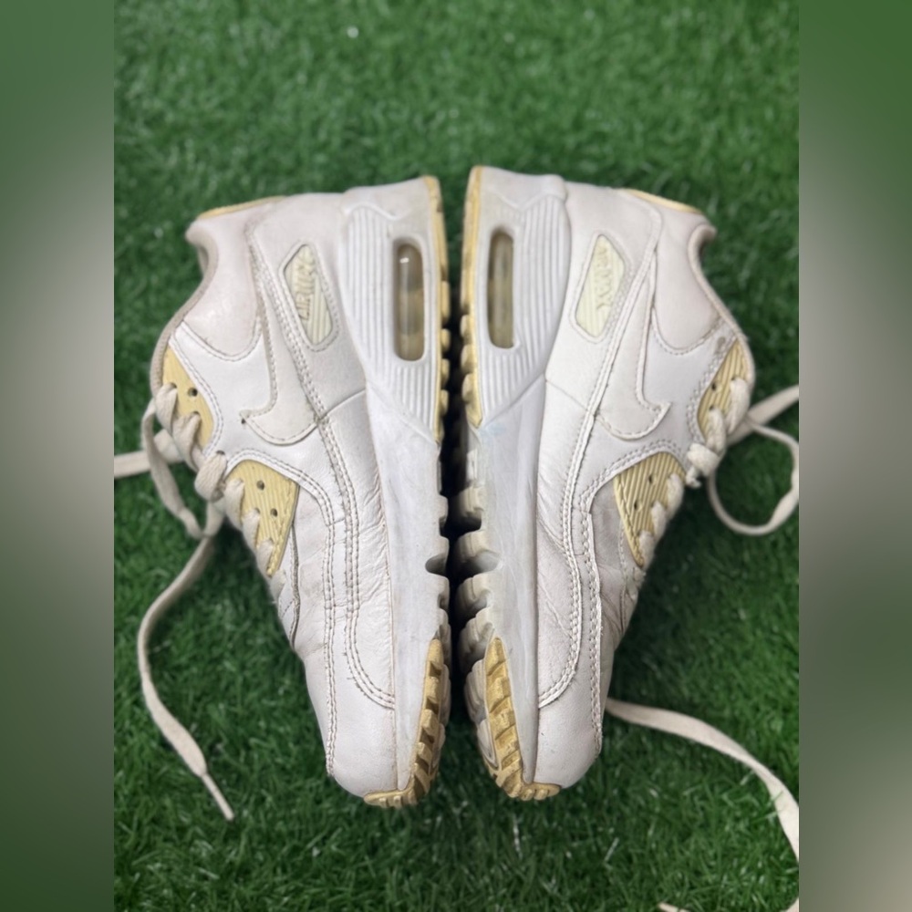 Nike 833412-100 Kid's Air Max 90‎ Leather Running Shoes, White/White,  5.5Y US
